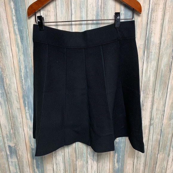 Ann Taylor Dresses & Skirts - Ann Taylor Skirt sz Large Sweater Knit Material